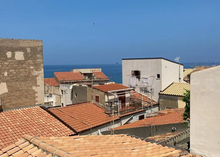 La Vista Al Di Sopra Dei Tetti * Cefalù